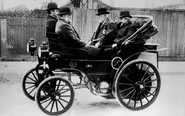 Gottlieb Daimler szíjhajtású autója, 1895